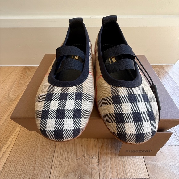 Burberry Grace Beige and Black Plaid Ballet Flat Shoe Girls s25 - Picture 5 of 8